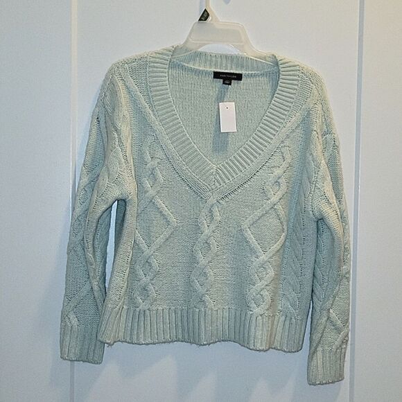 Ann Taylor Cable Knit Cropped V neck Sweater. Light Green XXS OVERSIZED runs big - Picture 1 of 4